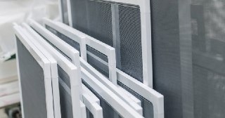 Москитные сетки на пластиковые окна Кинель купить по цене от 922 руб.